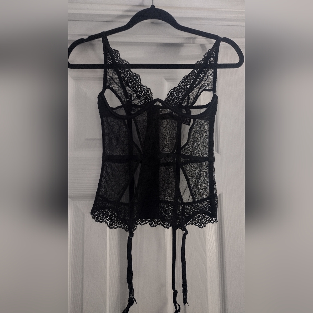 VS unlined corset set with suspenders